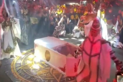 Setelah Bikin Geger, Pemeran Kostum Monster Atraksi Setan Simbang Kulon Meninggal Dunia