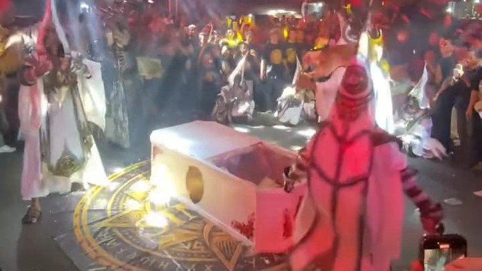 Setelah Bikin Geger, Pemeran Kostum Monster Atraksi Setan Simbang Kulon Meninggal Dunia