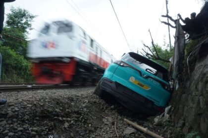 Jadi Tersangka Karena Picu Kecelakaan KRL Bekasi, Sopir Taksi Green SM Ternyata Tak Ditahan