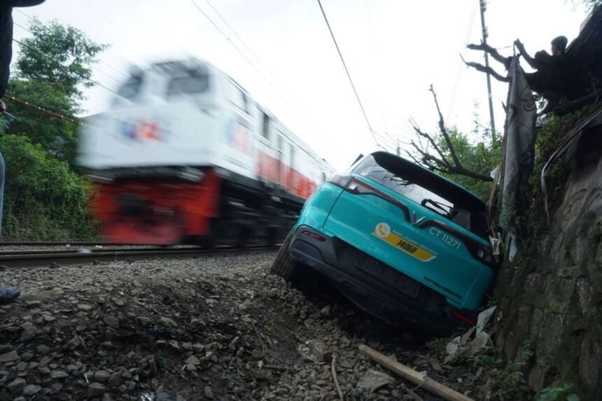 Jadi Tersangka Karena Picu Kecelakaan KRL Bekasi, Sopir Taksi Green SM Ternyata Tak Ditahan