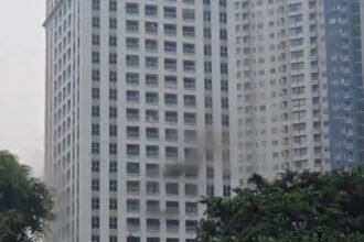 Kebakaran Lantai 5 Apartemen Pavilion Jakpus, 105 Personel Damkar Selamatkan Warga Terjebak
