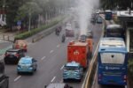 Abu Vulkanik Krakatau Melandai: PJJ Siswa Jakarta Diperpanjang, Water Mist Disemprot Hingga Selasa