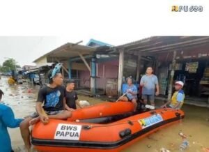 Banjir Rendam Pasar Youtefa Jayapura, Kementerian PU Kerahkan Pompa dan Perahu Karet
