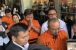 Penampakan 5 Tersangka OTT BNPB Resmi Masuk Sel, Bungkam Berbaju Oranye dan Tangan Diborgol