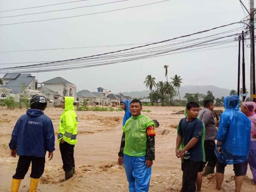 Banjir Padang Paksa Ratusan Warga Mengungsi, Karhutla Merauke Meluas ke 10 Distrik