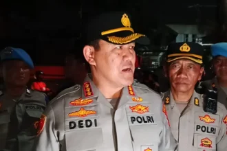 Diserang Batu hingga Molotov, 16 Polisi Terluka di Bandung