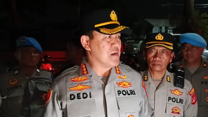 Diserang Batu hingga Molotov, 16 Polisi Terluka di Bandung