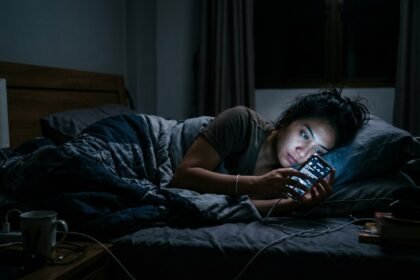 Screen Time Makin Tinggi, Kenali Tanda Gangguan Mata Sejak Dini
