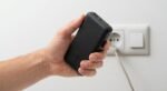 Kenapa Ngecas Powerbank di Bus dan Kereta Bisa Dilarang? Ini Alasannya