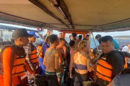 KM Feronia Tenggelam Dihantam Arus Kuat di Perairan TN Komodo, 1 Wisatawan Hilang