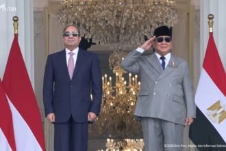 Momen El-Sisi Dikawal Pasukan Berkuda Saat Menuju Istana Presiden