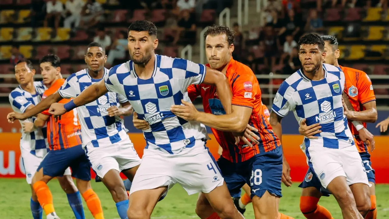 Tekuk Port FC 3-1, Persib Tempel JDT di Puncak Klasemen 2 Persib Tempel JDT di Puncak Klasemen