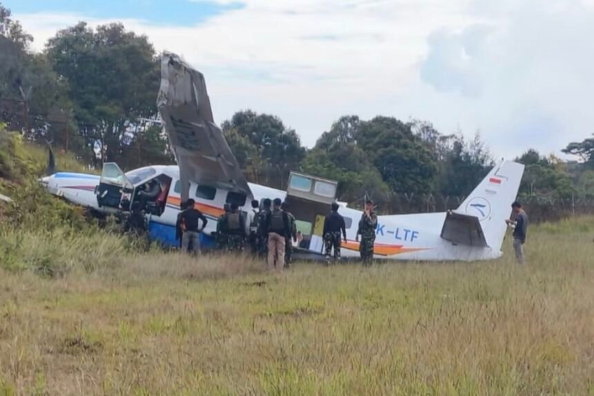Pesawat Asian One Air Tergelincir di Intan Jaya, 10 Orang Selamat