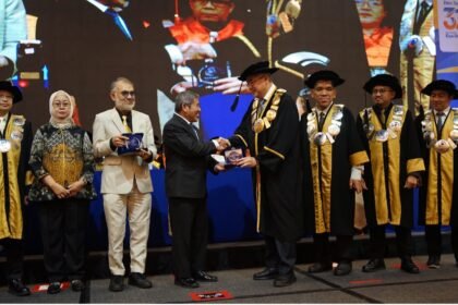 Universitas Esa Unggul Wisuda 2.785 Lulusan, Hadirkan Menteri hingga Pimpinan Pendidikan Tinggi Nasional