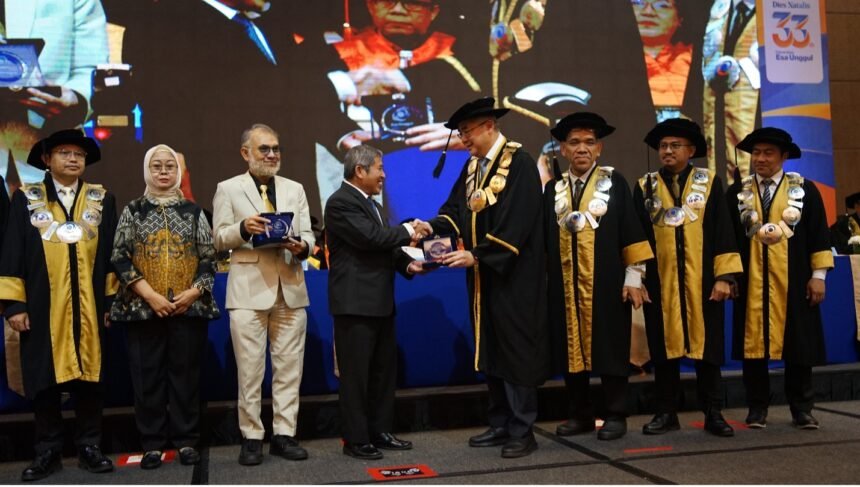 Universitas Esa Unggul Wisuda 2.785 Lulusan, Hadirkan Menteri hingga Pimpinan Pendidikan Tinggi Nasional