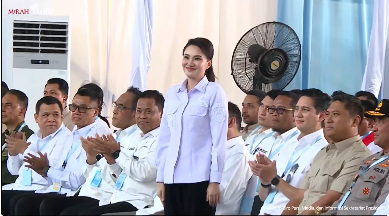 Dipanggil Prabowo, Gubernur Maluku Utara Sherly Tjoanda Disambut Tepuk Tangan Meriah 2 Dipanggil Prabowo, Gubernur Maluku Utara Sherly Tjoanda Disambut Tepuk Tangan Meriah