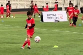 Jan Ethes Unjuk Gigi! Putra Gibran Jajal Latihan Bareng Eks Bintang MU & Arsenal