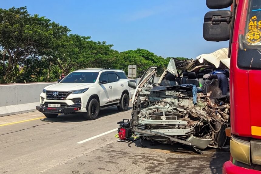 Rombongan Suporter PSS Terlibat Kecelakaan di Tol Madiun, 4 Orang Tewas