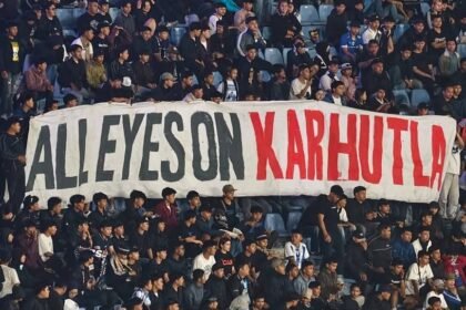 Dari Tribun Persib, Seruan “All Eyes on Karhutla” Menggema