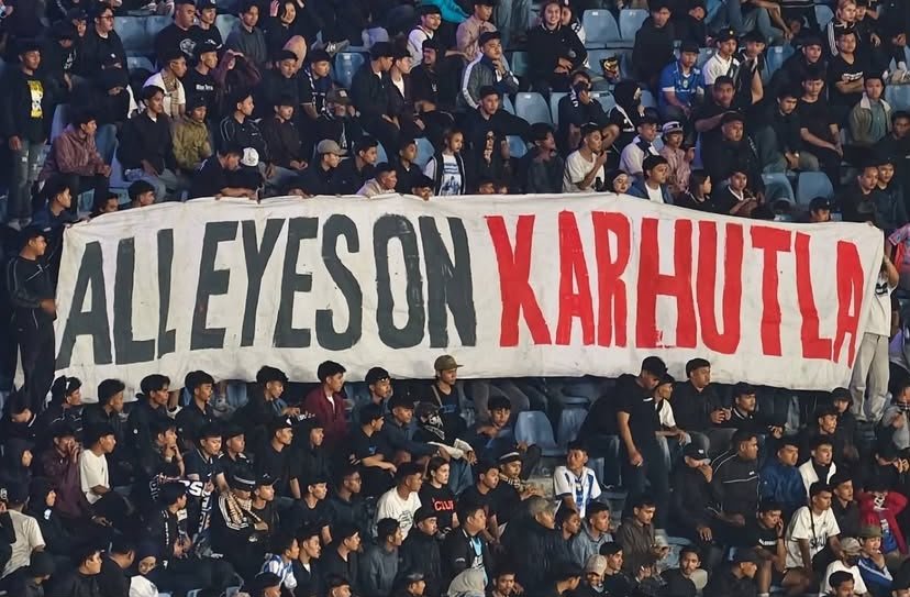 Dari Tribun Persib, Seruan “All Eyes on Karhutla” Menggema