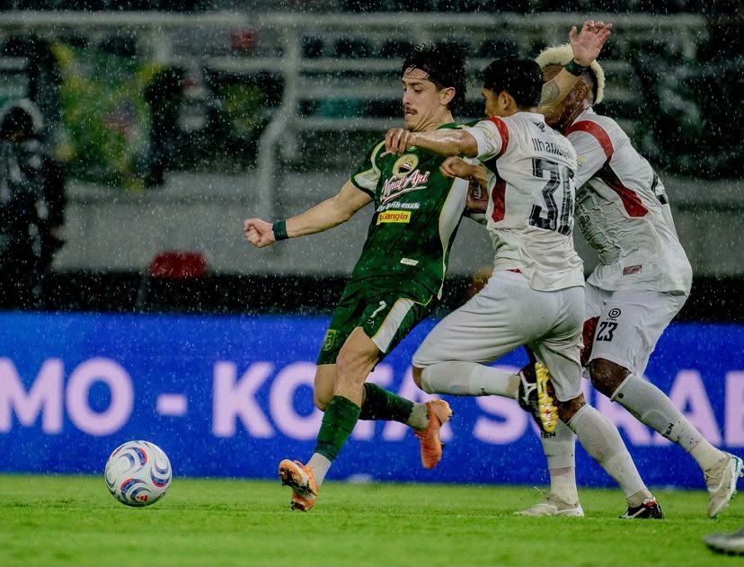 Derbi Suramadu Membara, Laskar Sape Kerrab Tak Berkutik di Kandang Bajul Ijo