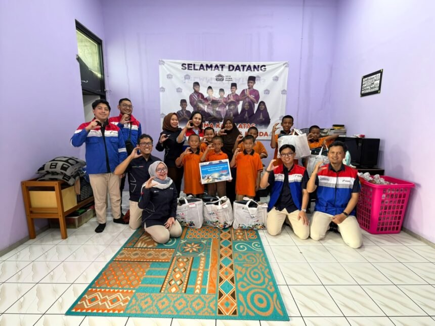 PGN Salurkan Paket Seragam Sekolah Program SESAMA untuk Anak Prasejahtera di Cilegon