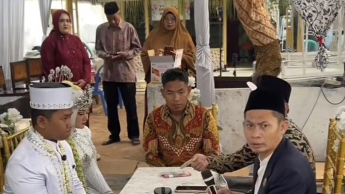 Viral Momen Penghulu Semprot Fotografer di Akad Nikah, Berujung Damai Pasca-Permintaan Maaf