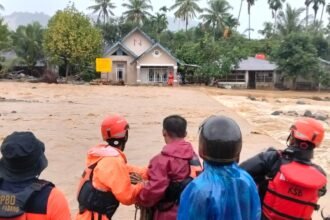 Pemerintah Gerak Cepat Tangani Banjir Padang, Ratusan Warga Dievakuasi dan Bantuan Disalurkan