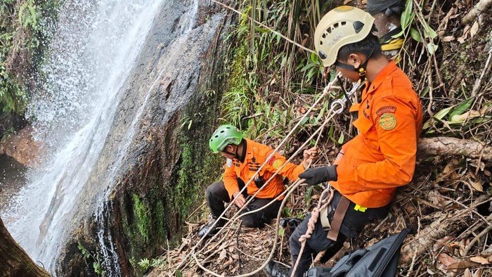 Niat Bersantai di Air Terjun Robo Berujung Duka, Wanita Tergelincir, Ditemukan Meninggal Dunia