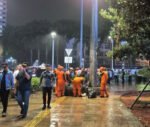 Hujan Deras Bikin Massa Bubar, Jalan Utama Sekitar Bundaran HI Kembali Dibuka Malam Ini