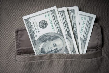 Rupiah Tembus Rp18.184 per Dolar Karena Lonjakan Harga Minyak dan Ekspektasi Suku Bunga AS