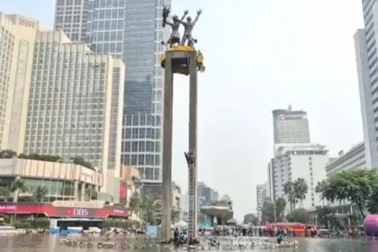 Respon Aksi Greenpeace di Bundaran HI, Pemerintah Beri Stimulus Rp26,34 Triliun dan Perketat Sanksi Karhutla