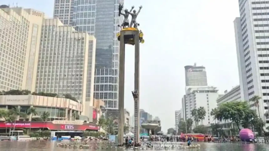 Respon Aksi Greenpeace di Bundaran HI, Pemerintah Beri Stimulus Rp26,34 Triliun dan Perketat Sanksi Karhutla