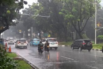 Fenomena Atmospheric River: Benarkah 'Sungai Uap Air' Melayang Jadi Pemicu Hujan Deras di Pulau Jawa?
