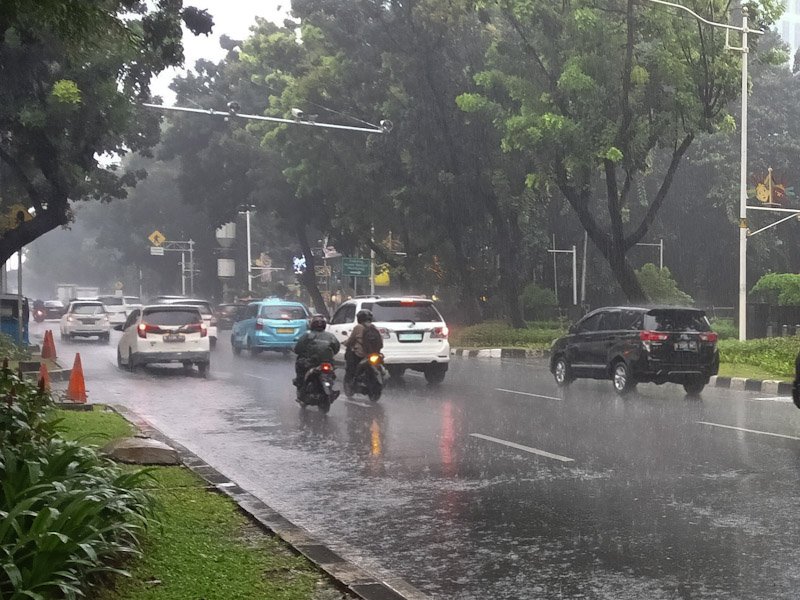 Fenomena Atmospheric River: Benarkah 'Sungai Uap Air' Melayang Jadi Pemicu Hujan Deras di Pulau Jawa?
