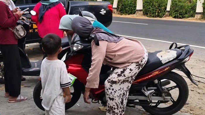 Seorang Ibu di Ponorogo Meninggal Saat Bawa Motor untuk Berobat, Tinggalkan 4 Anak