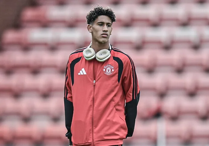 Bayern Munich belum mengajukan tawaran untuk JJ Gabriel meski kembali menggelar pembicaraan dengan perwakilannya, sementara Real Madrid dan Barcelona disebut memimpin persaingan transfer.