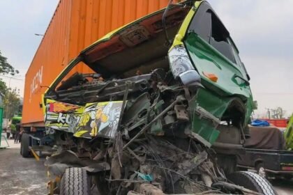 Trailer Rem Blong Hantam 15 Kendaraan di KM 91 Tol Cipularang, Satu Korban Patah Kaki