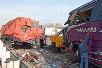 Bus Rombongan Wisata Hantam Truk Fuso Mogok di Tol Ngawi-Solo, 3 Orang Tewas dan 19 Luka-Luka