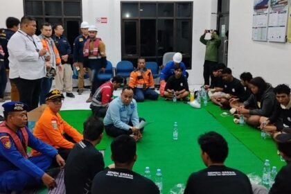 Tabrak Tongkang Hingga Haluan Robek, Kapal Kargo Muatan 1.850 Ton Semen Karam di Tuban