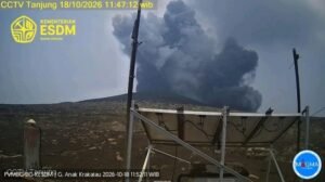 Anak Krakatau Meletus 6 Kali Hari ini, Kolom Abu Hingga 657 Meter, PVMBG Sterilkan Radius 5 km
