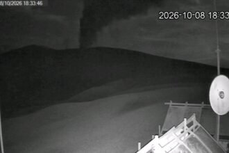 Breaking News! Gunung Anak Krakatau Erupsi Malam Ini, Durasi Letusan Terekam Lebih dari 4 Menit