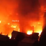Breaking News! Kebakaran Hebat Melalap Permukiman Padat di Kramat Pulo Malam ini
