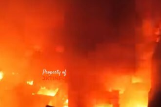 Breaking News! Kebakaran Hebat Melalap Permukiman Padat di Kramat Pulo Malam ini