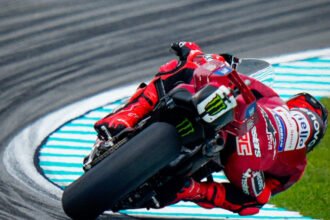 Sempat jatuh, Marc Marquez Tercepat di FP1 GP Malaysia, Jorge Martin Menyerah Menahan Sakit