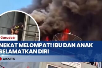 NEKAT MELOMPAT! Ibu dan Anak Selamatkan Diri Saat Kebakaran Ruko 3 Lantai di Rawamangun