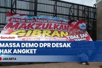 Ribuan Emak-Emak Demo di DPR RI Desak Pemakzulan Wapres Gibran dan Hak Angket