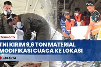 Dukung Penanganan Karhutla Kalsel, TNI Kirim 9,6 Ton Material Modifikasi Cuaca ke Lokasi