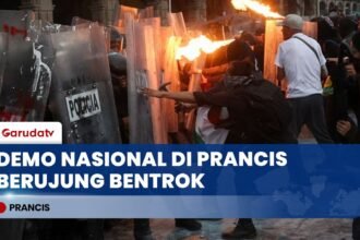 Jalanan Terbakar dan Molotov Hujani Polisi Saat Demo Nasional Tuntut Perbaikan Layanan Publik