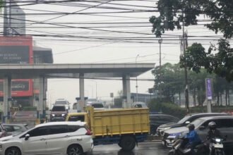 Bahagianya Warga Palembang Menyambut Hujan Setelah Dua Bulan Terbekap Asap Karhutla